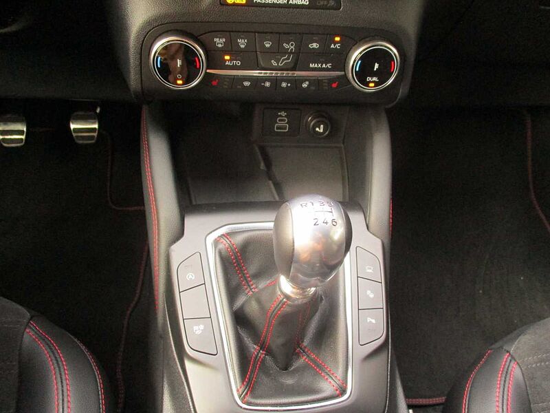 Ford Kuga ST-LINE X AHK schwenkbar+ Technol. -/Styling-/Fahrerassist. -/Winter II-Paket